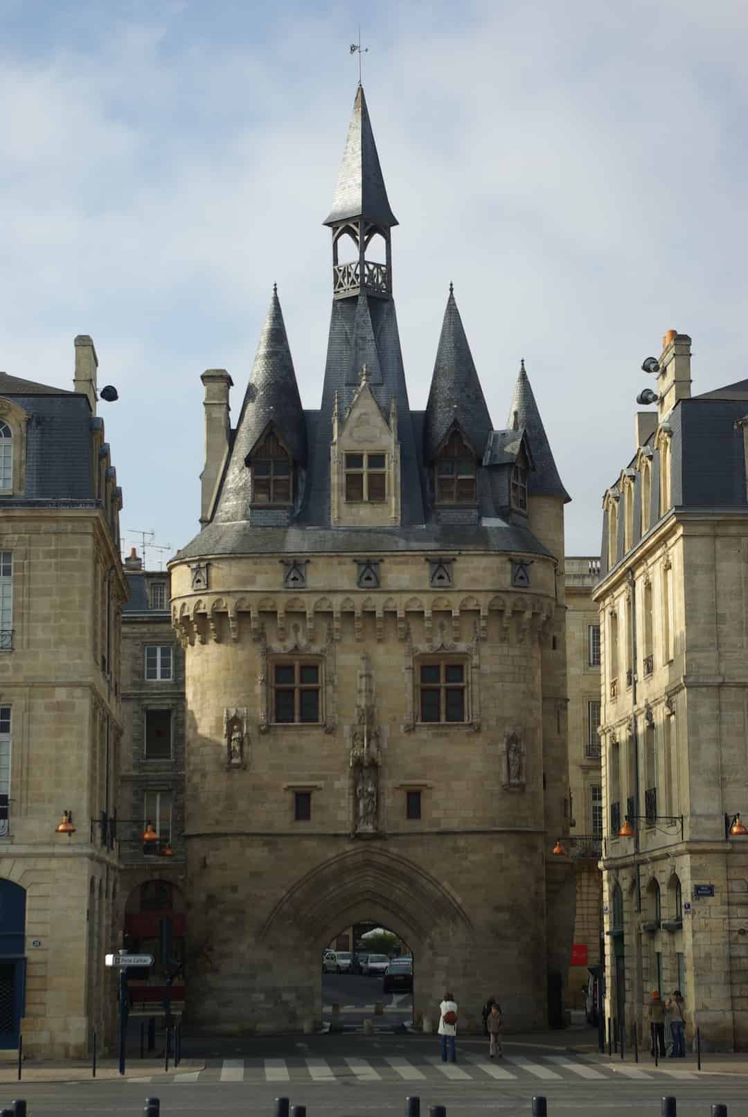 Image d'une activité par défaut, dans une ville face à la mer et la montagne.